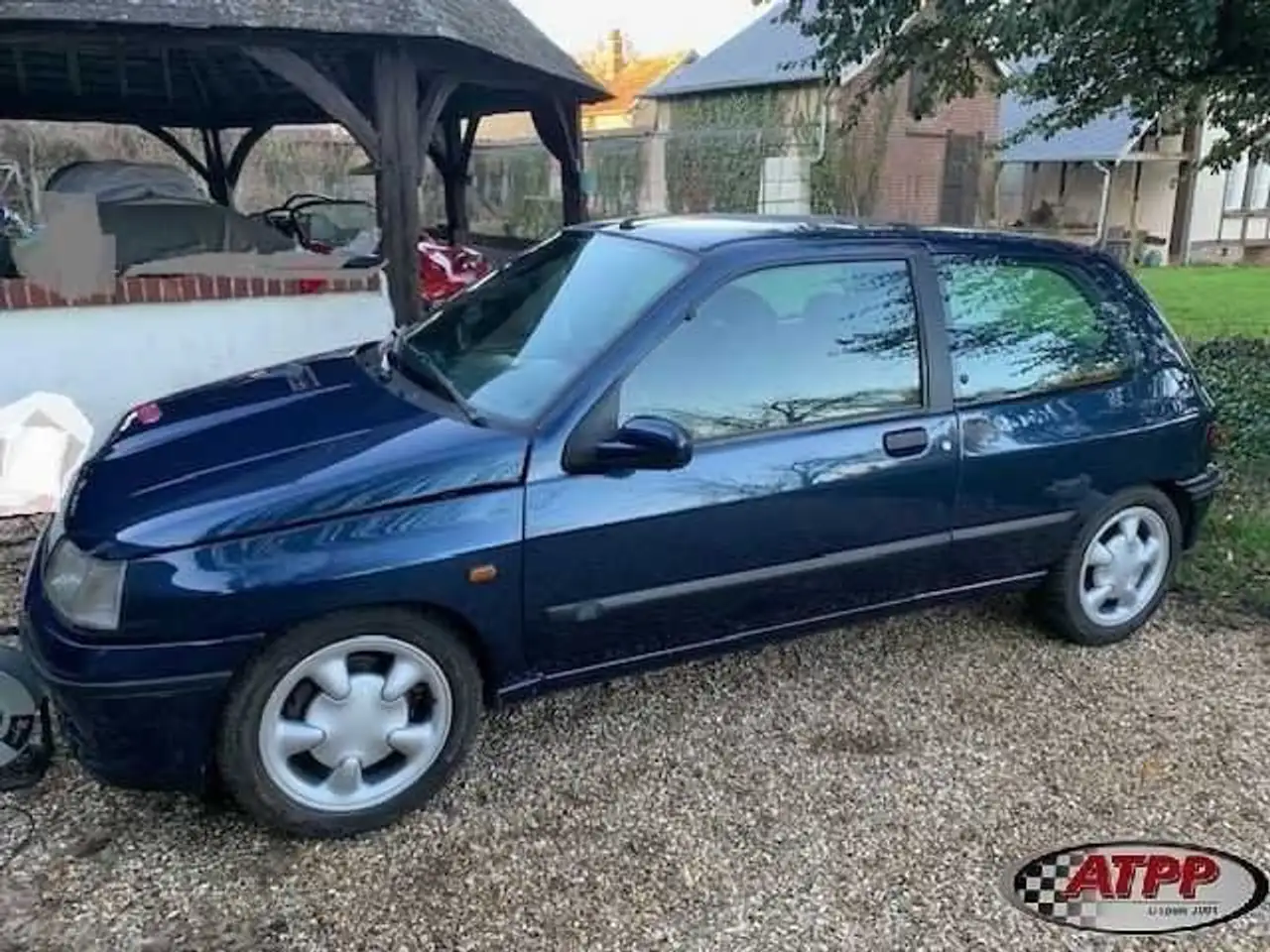 Renault Clio Citadine 3 portes — photo 2