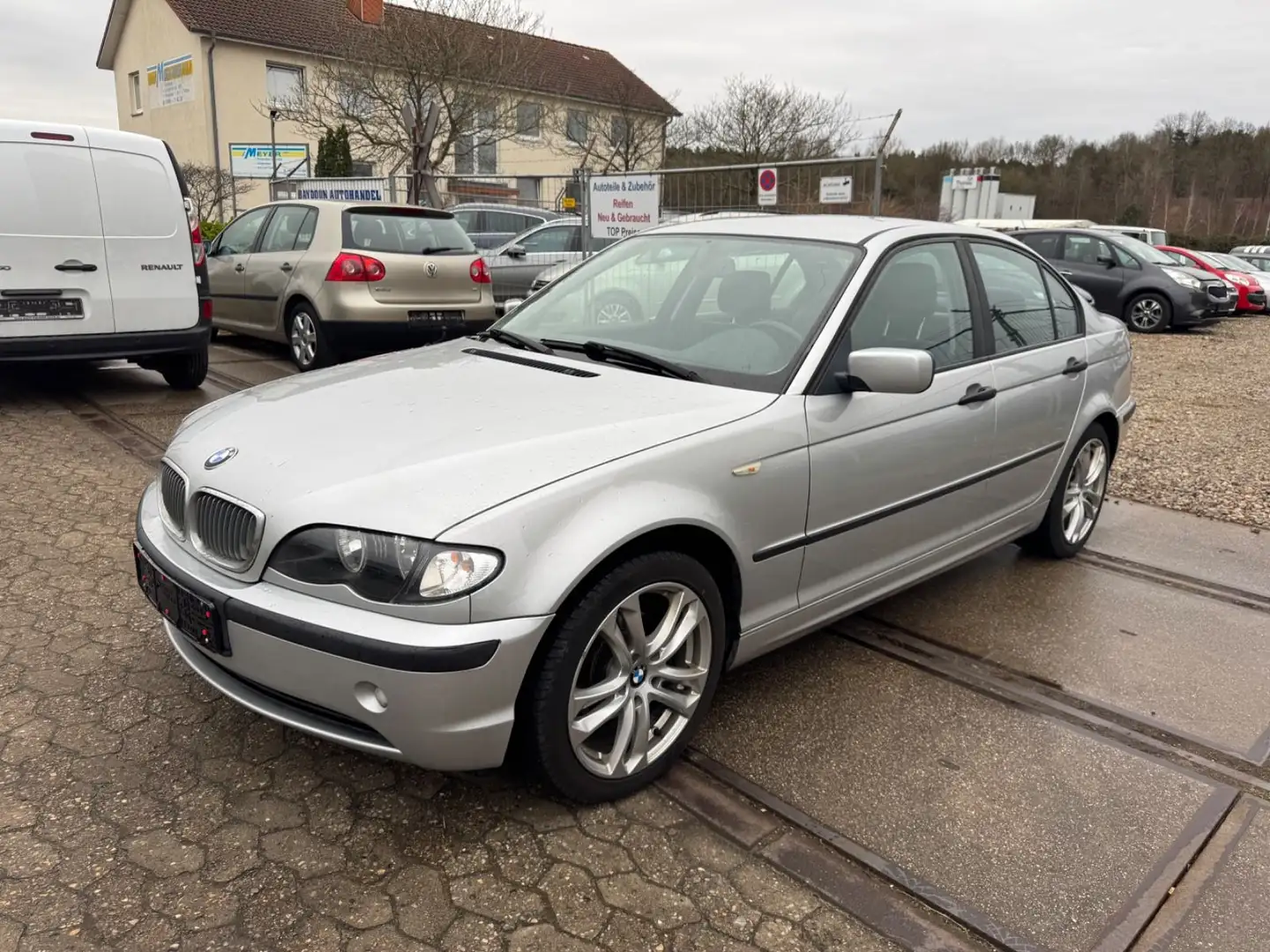 BMW 318 i Lim.*Automatik*Klimatr* Silber - 1