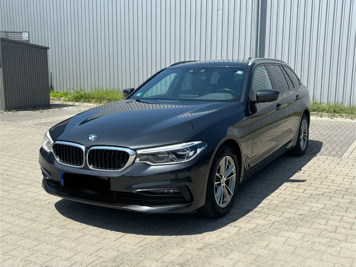 BMW 520 d xDrive Sport Line /Panorama-Dach Schwarz - 2