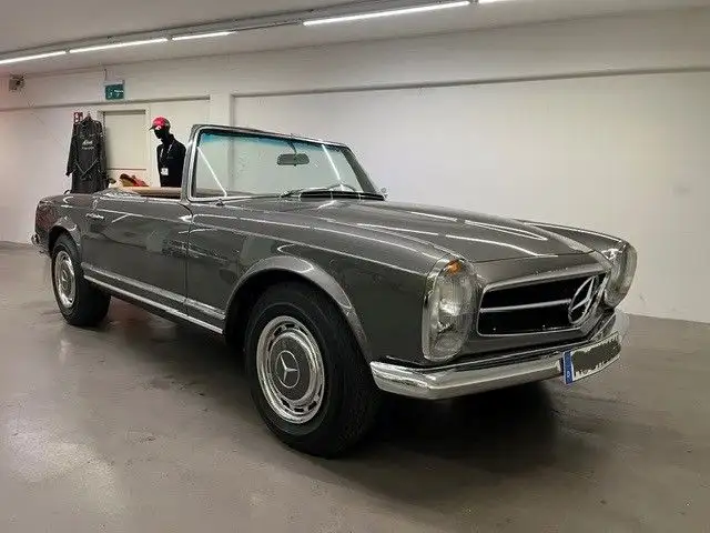 Mercedes-Benz 250 SL Pagode - ca. 2016 Frame of Restaurierung