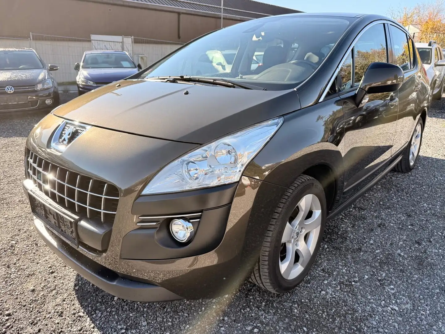 Peugeot 3008 Active Braun - 2