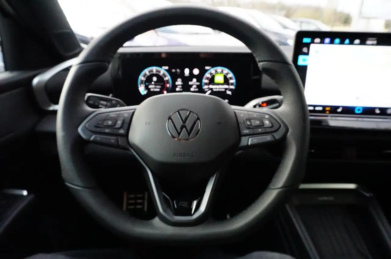 Volkswagen T-Roc R-Line "Black Style" 1.5 l TSI 7-Gang-DSG Navi,LED 17