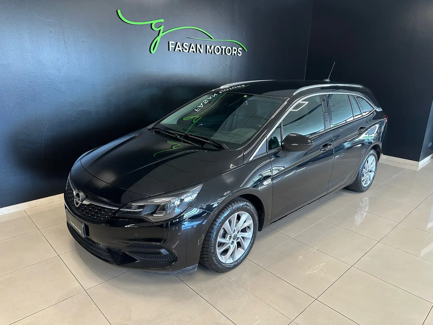 Opel Astra Astra V 2020 Sports Tourer 1.5 cdti Bus Elegance s Zwart - 1