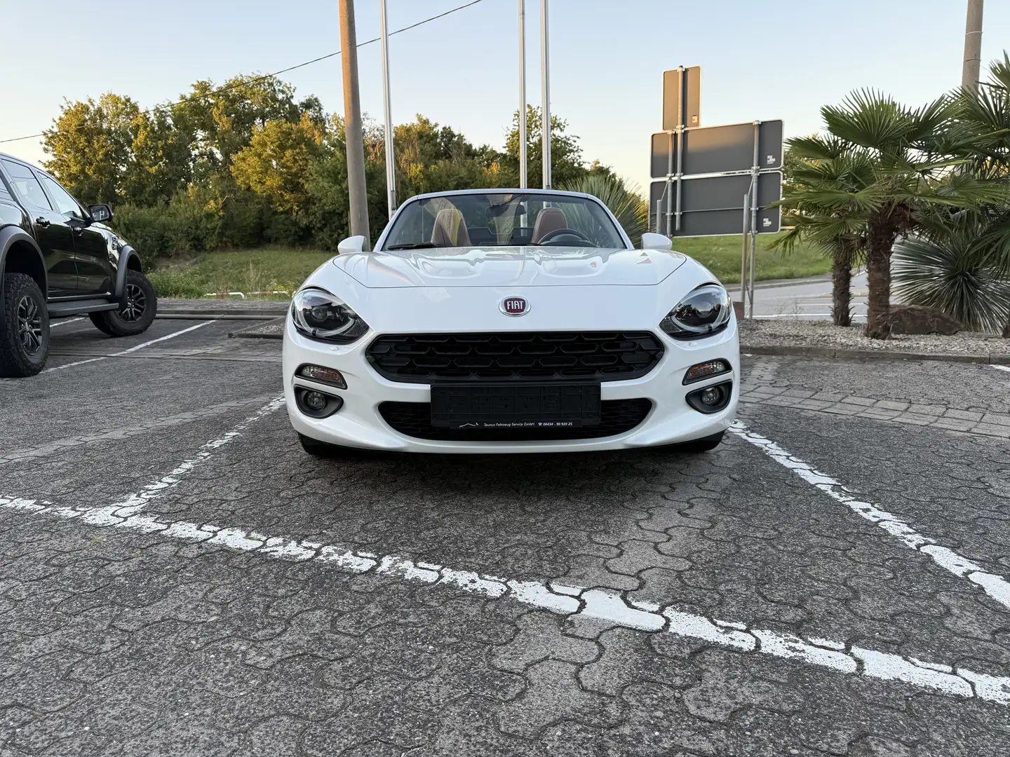 Fiat 124 Spider Lusso Weiß - 2