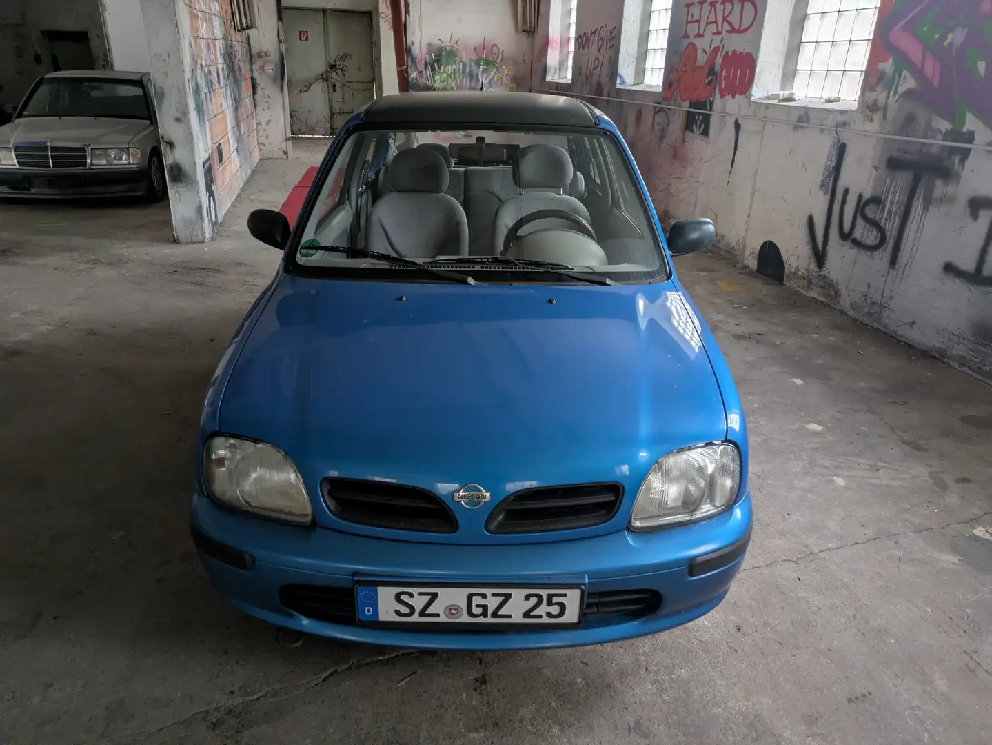 Nissan Micra 1.0 Blau - 1