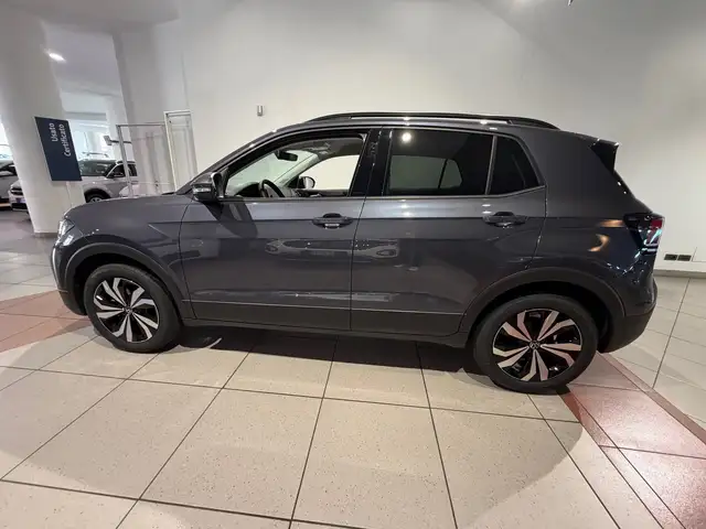 Volkswagen T-Cross view 2