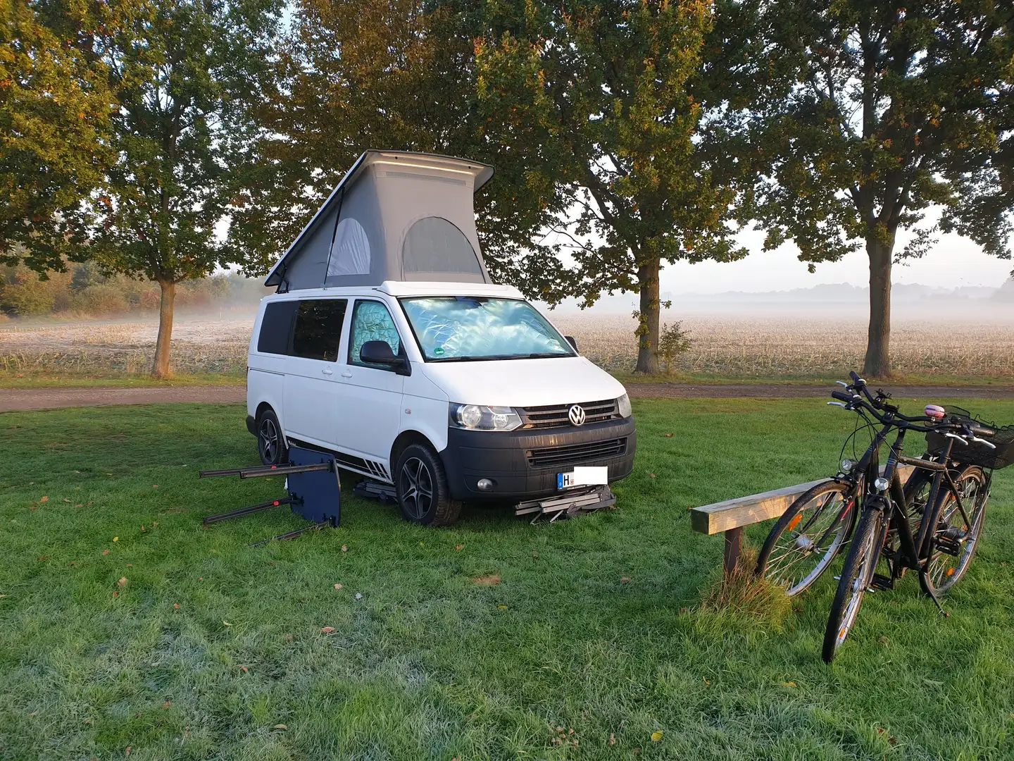 Volkswagen T5 California Camping-Bus/ Bulli/ Camper, weiß, Aufstelldach Weiß - 1