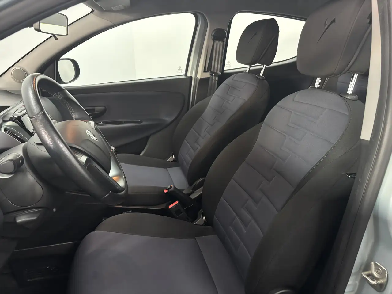 Lancia Ypsilon 2023 — фото 11