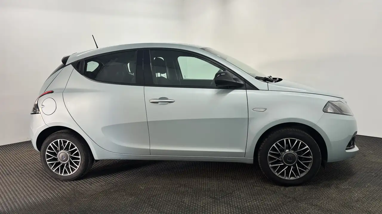 Lancia Ypsilon 2023 — фото 6