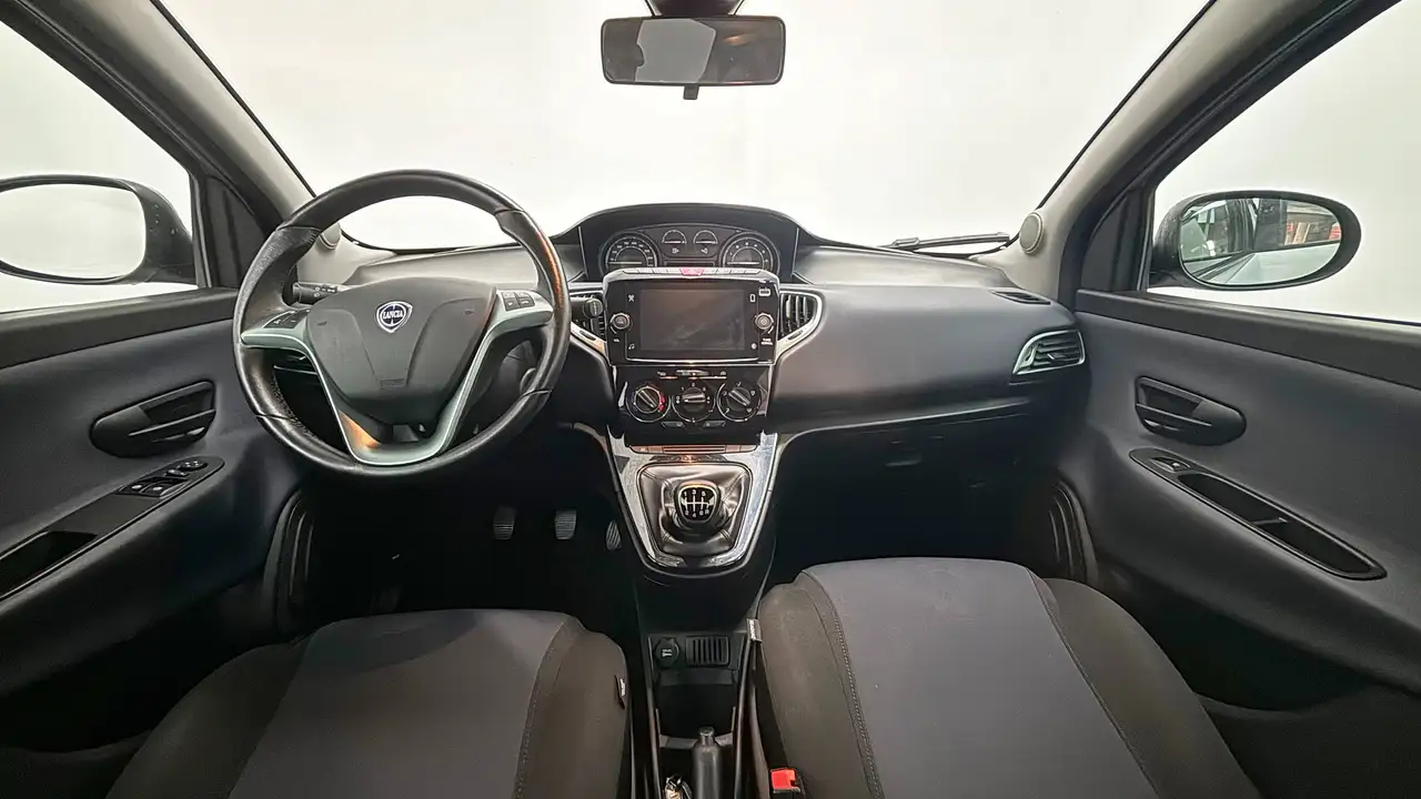 Lancia Ypsilon 2023 — фото 9