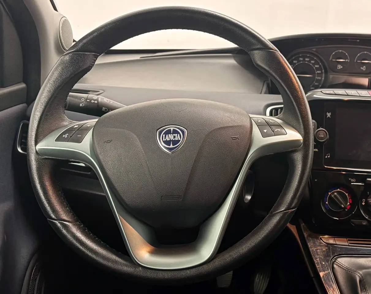 Lancia Ypsilon 2023 — фото 10