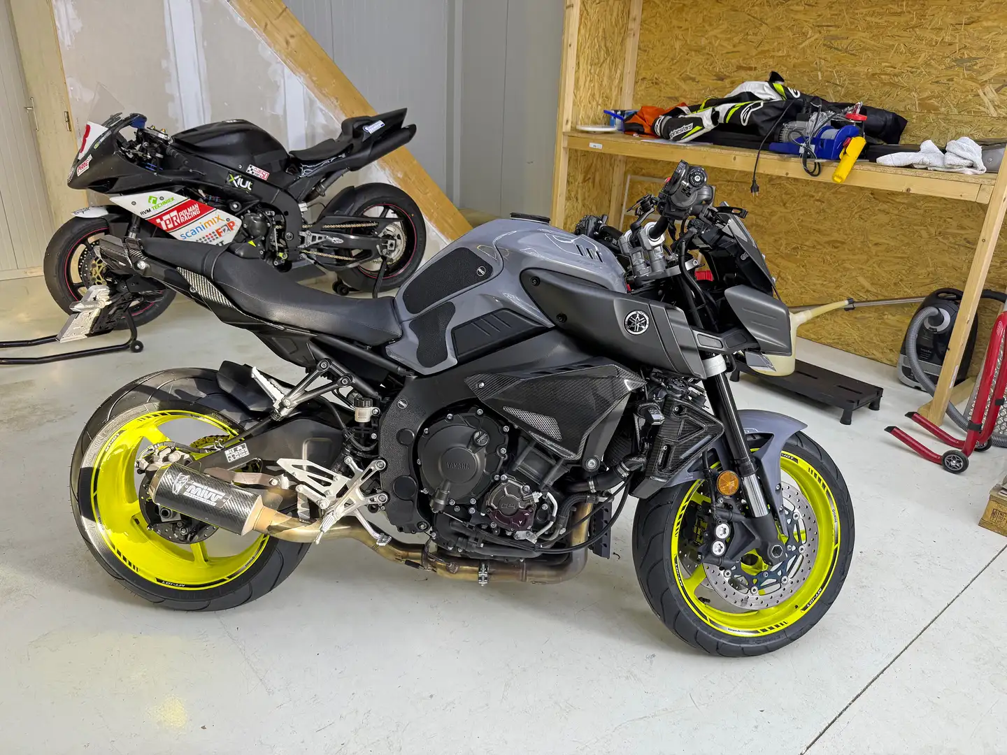 Yamaha MT-10 Nightfluo Grijs - 1