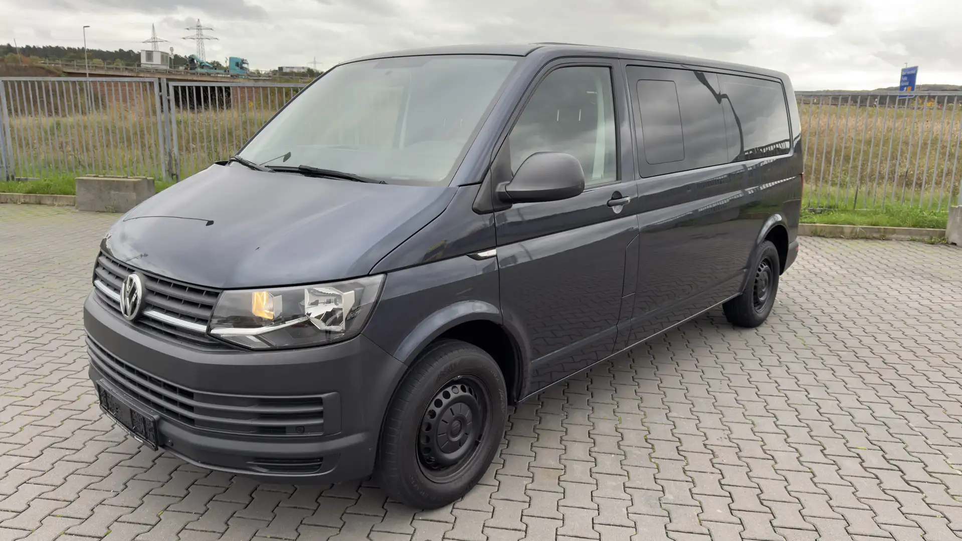 Volkswagen T6 Transporter 2.0 TDI DSG 9 Sitzer Klima Temp Bleu - 2