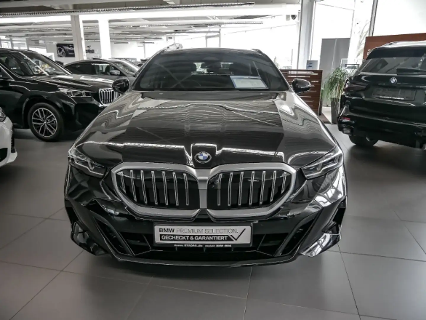 BMW 520 M SPORT KAMERA NAVI LED DAB PANO AHK Klima Park-As Schwarz - 2