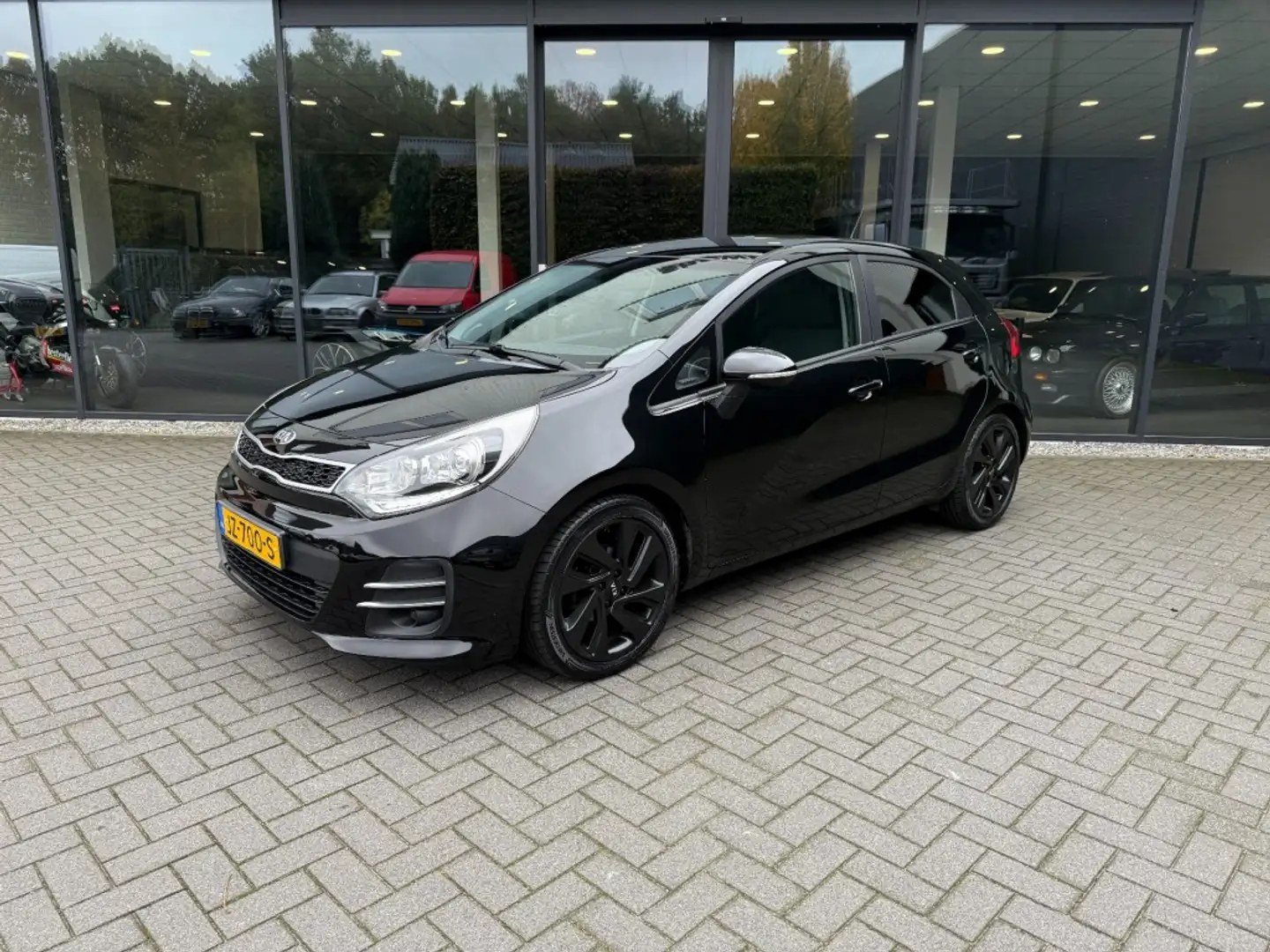 Kia Rio 1.2 Executive,Stoel/stuurverw,Navi,Clima,Camera,Cr Schwarz - 1