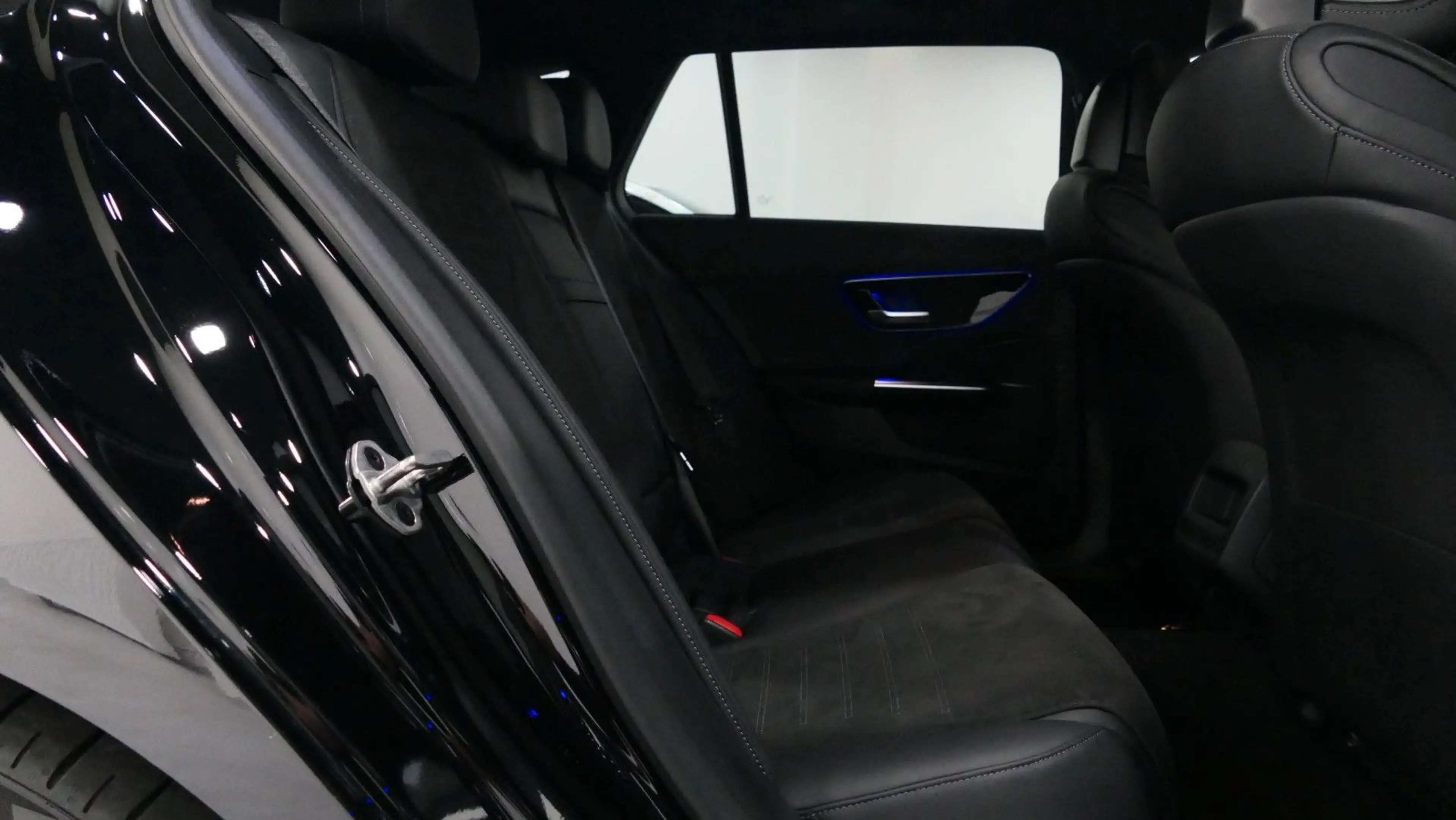 Mercedes-Benz C 220 T AMG Line/AHK/LED/BURMESTER/MBUX/19"/PA — photo 7