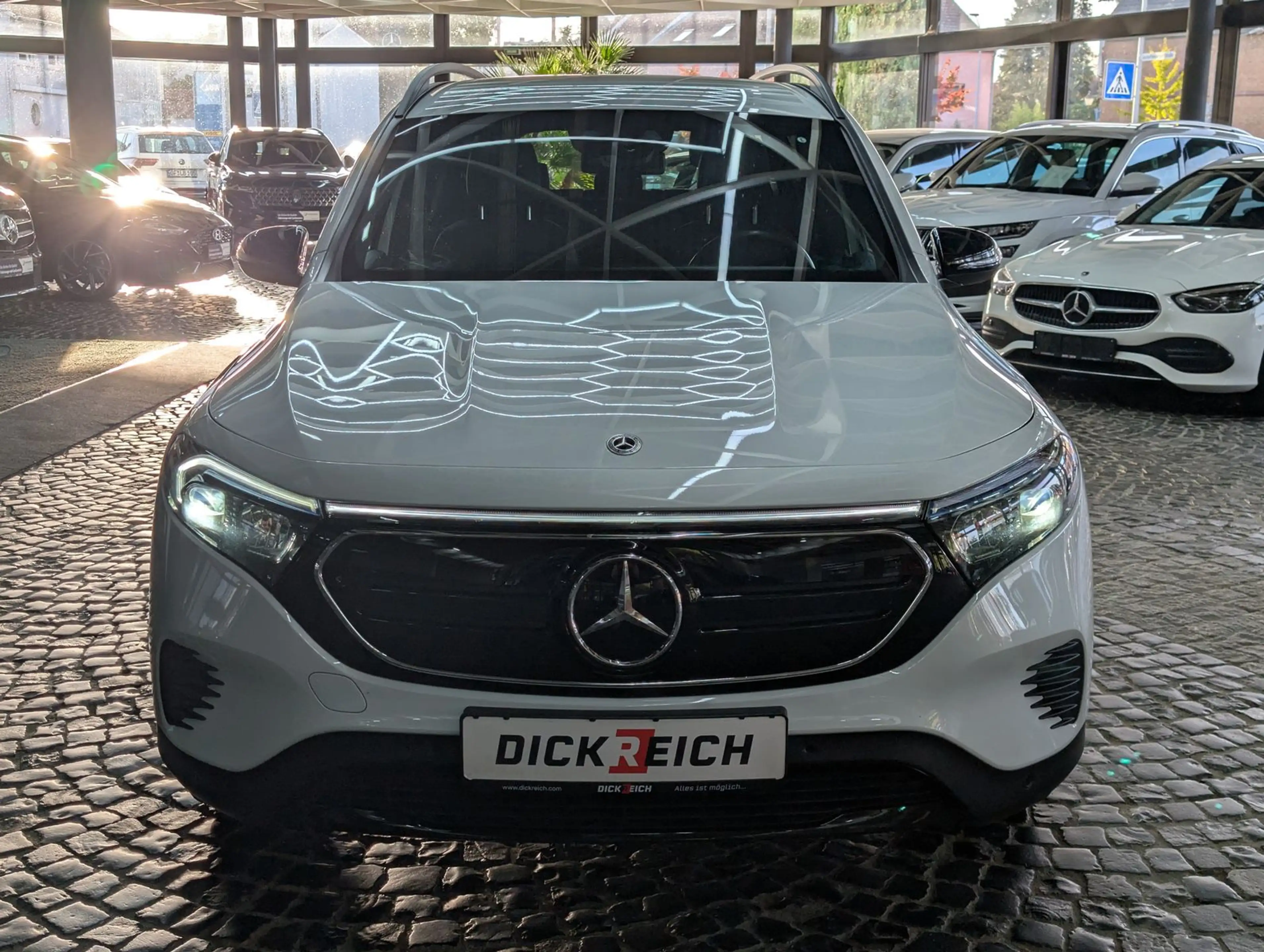 Mercedes-Benz EQB 250 Night*71KwH*HUD*MBUX*KAM*DIS+*SOH 95% — photo 3