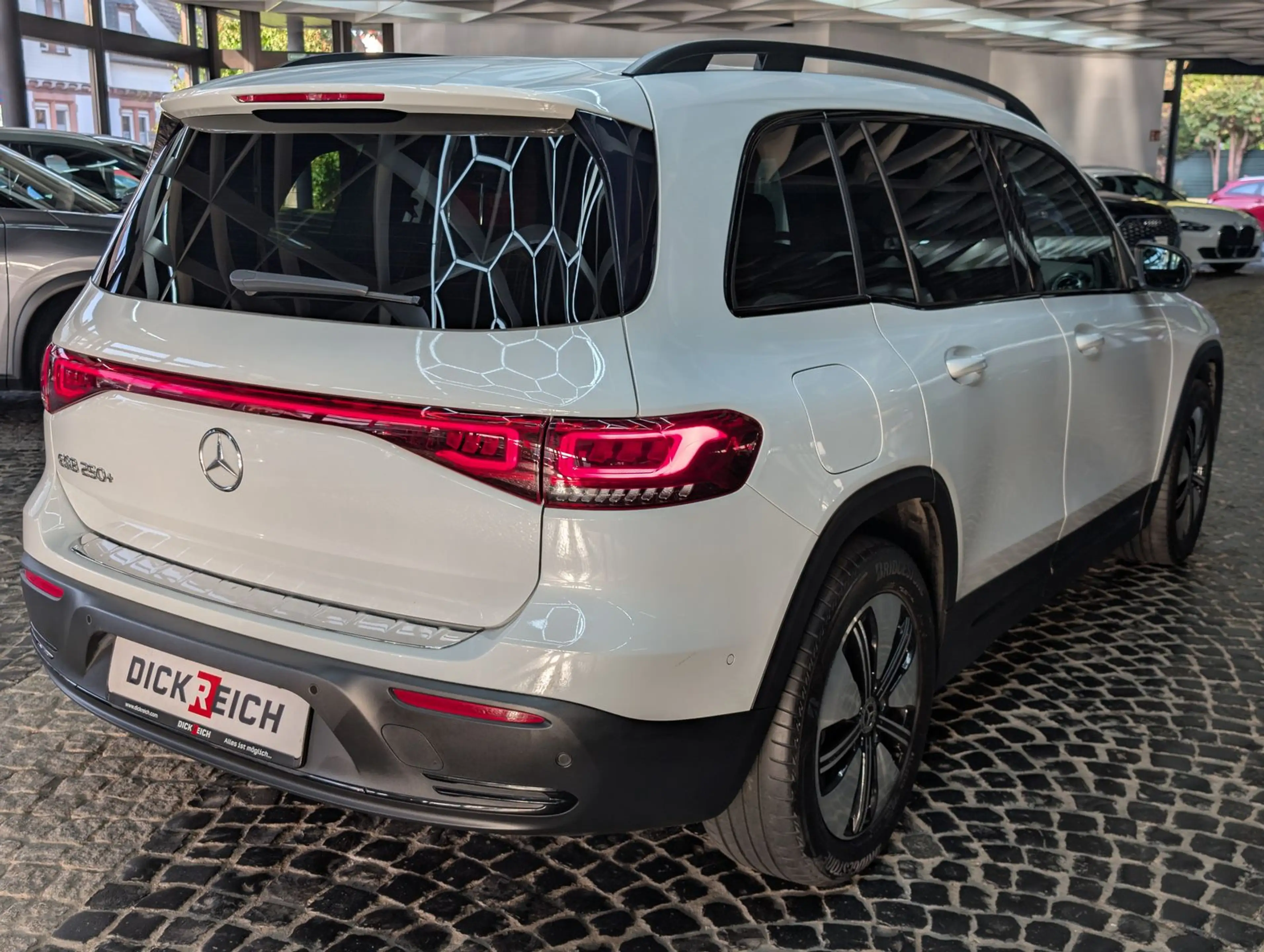 Mercedes-Benz EQB 250 Night*71KwH*HUD*MBUX*KAM*DIS+*SOH 95% — photo 8