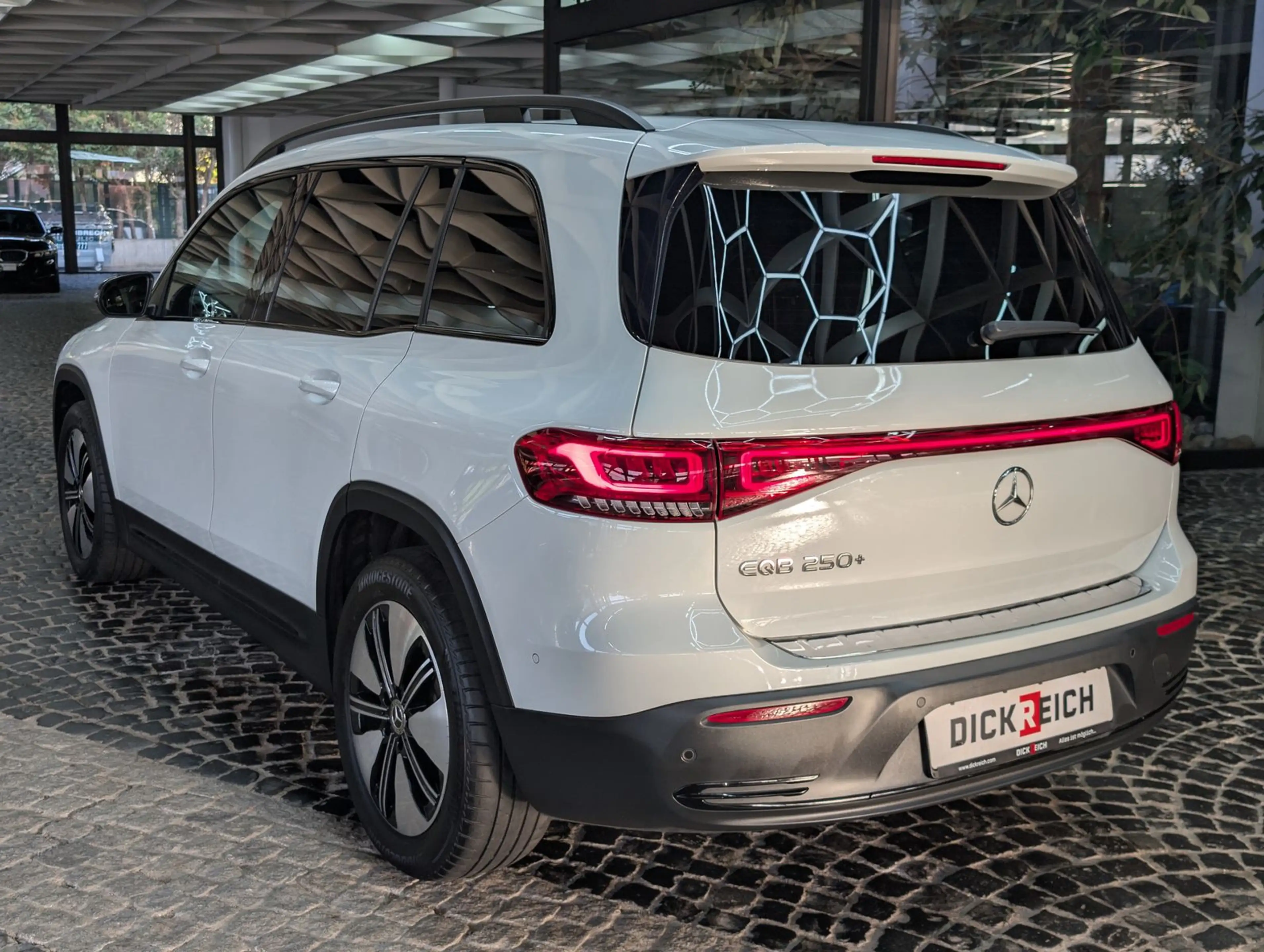 Mercedes-Benz EQB 250 Night*71KwH*HUD*MBUX*KAM*DIS+*SOH 95% — photo 6