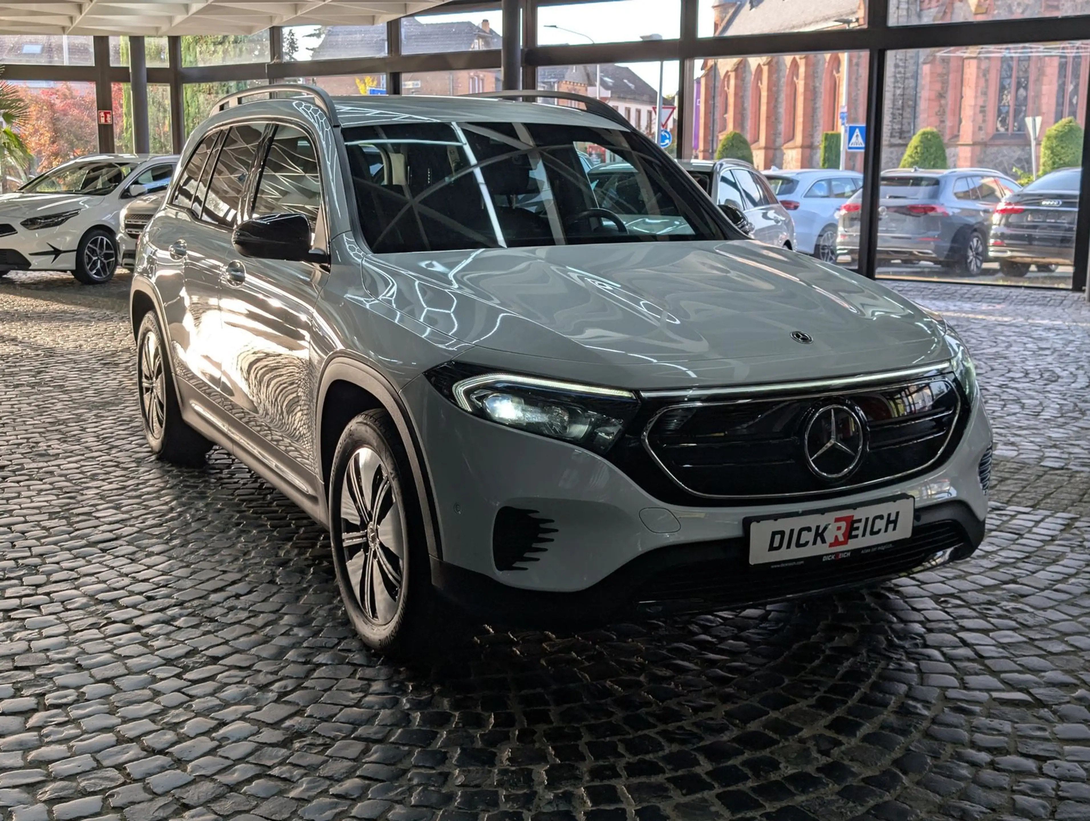 Mercedes-Benz EQB 250 Night*71KwH*HUD*MBUX*KAM*DIS+*SOH 95% — photo 2