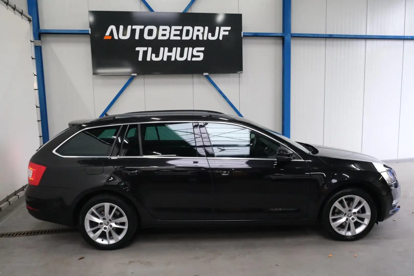 Skoda Octavia Combi 1.0 TSI Greentech Business Edition - N.A.P. Zwart - 2