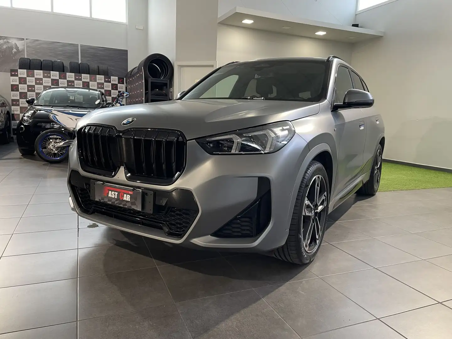 BMW X1 sDrive 18d Msport Grau - 1