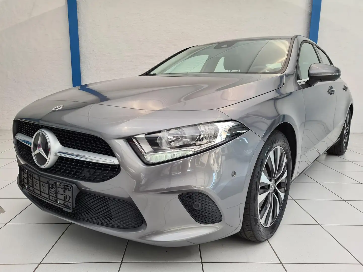 Mercedes-Benz A 220 d | SHZ | AHK | NAVI Gris - 2
