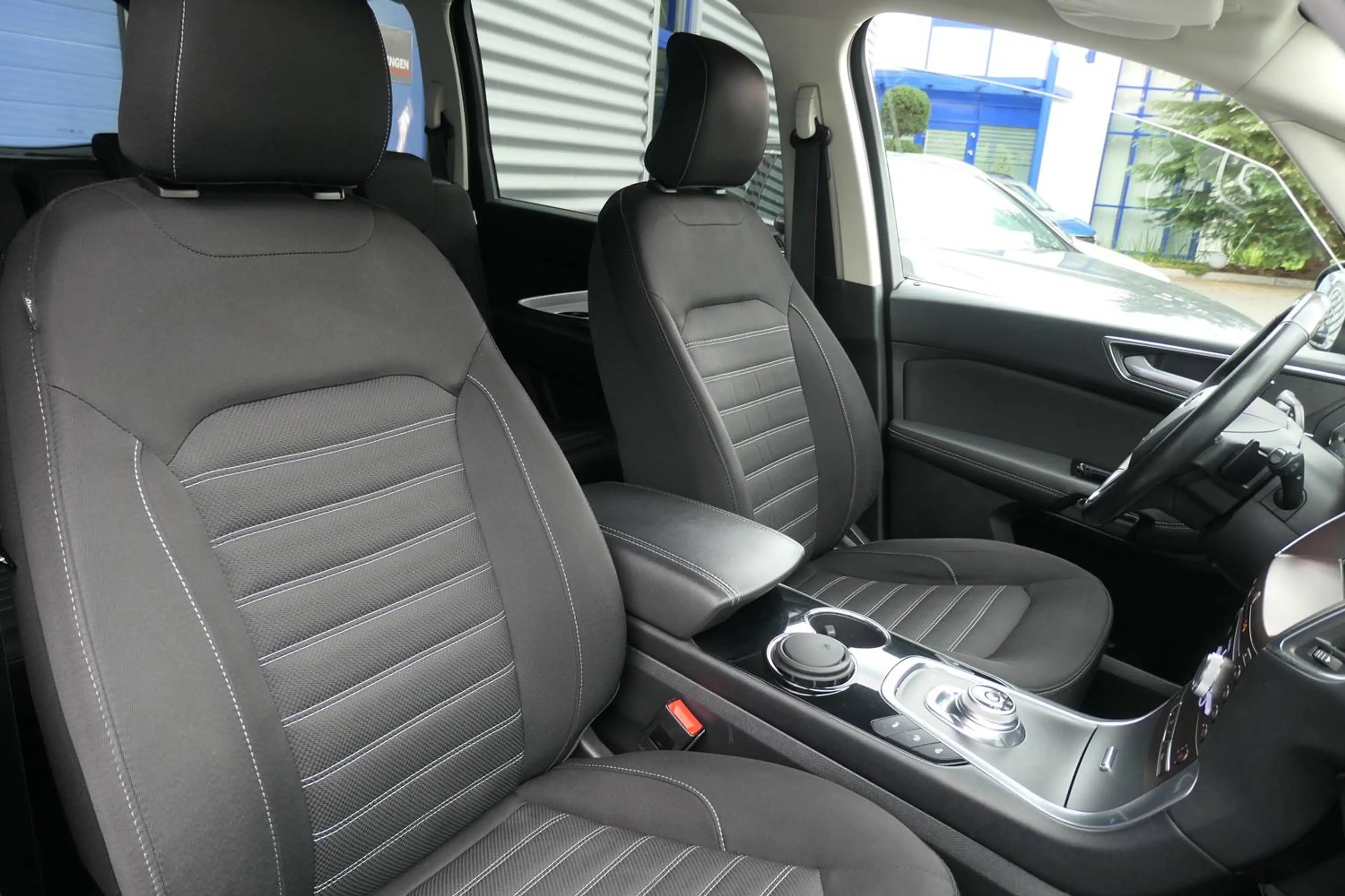Ford Galaxy Galaxy Diesel 2.0 TDCi Aut. Titanium 7 Sitzer LED Kamera AHK Inspektion Neu — photo 2