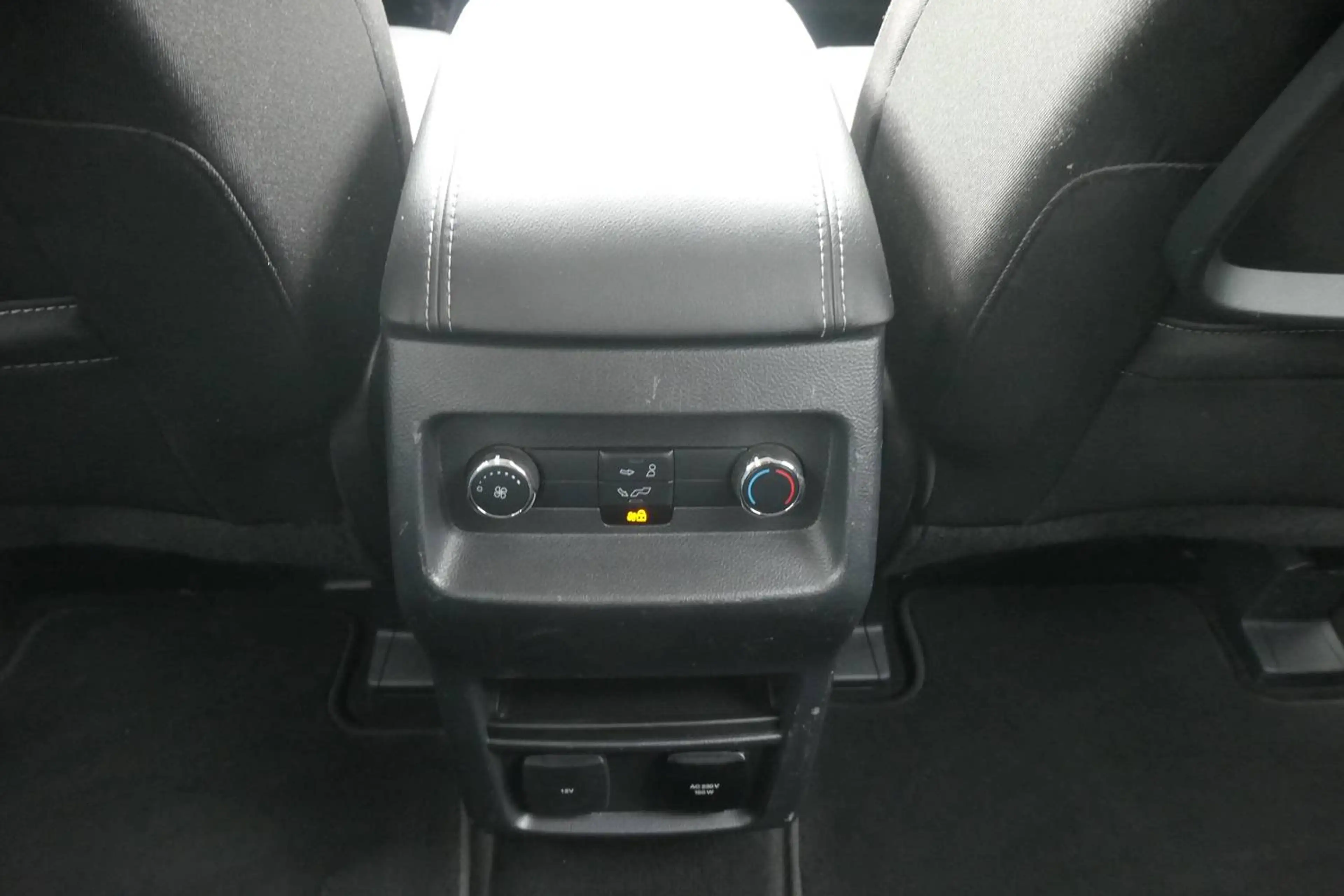 Ford Galaxy Galaxy Diesel 2.0 TDCi Aut. Titanium 7 Sitzer LED Kamera AHK Inspektion Neu — photo 7