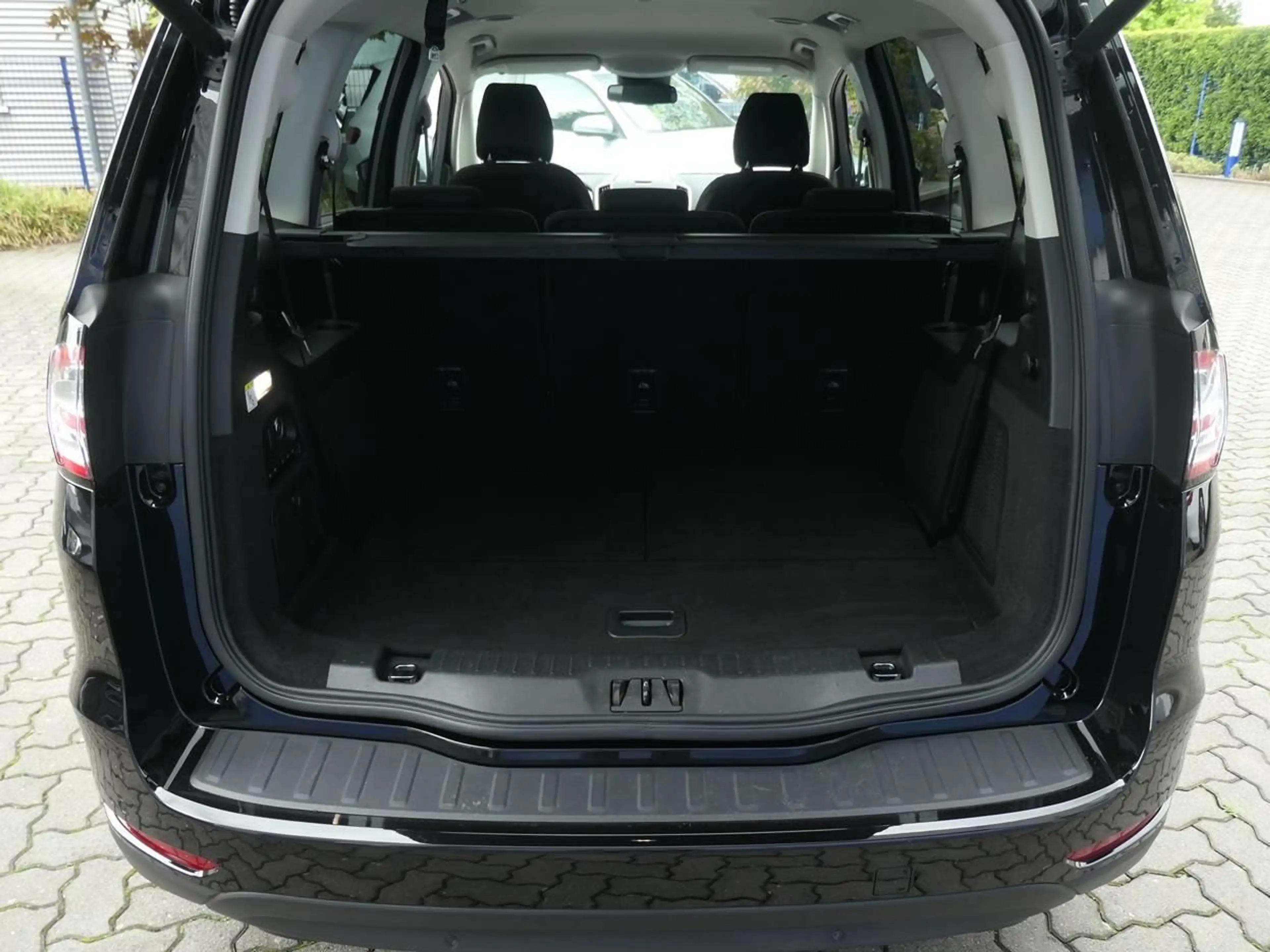Ford Galaxy Galaxy Diesel 2.0 TDCi Aut. Titanium 7 Sitzer LED Kamera AHK Inspektion Neu — photo 14