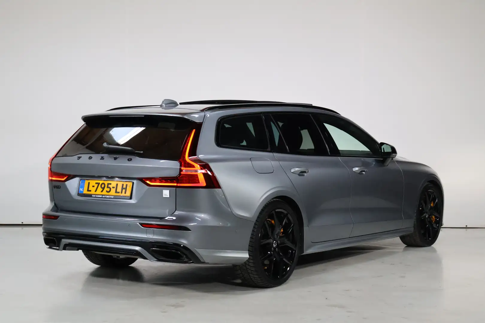 Volvo V60 2.0 T8 AWD Polestar Engineered | B&W | 360 | Memor Grau - 2