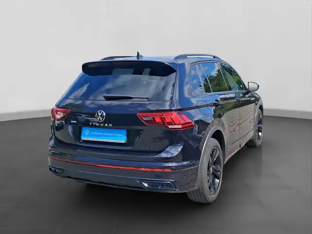 Volkswagen Tiguan view 3