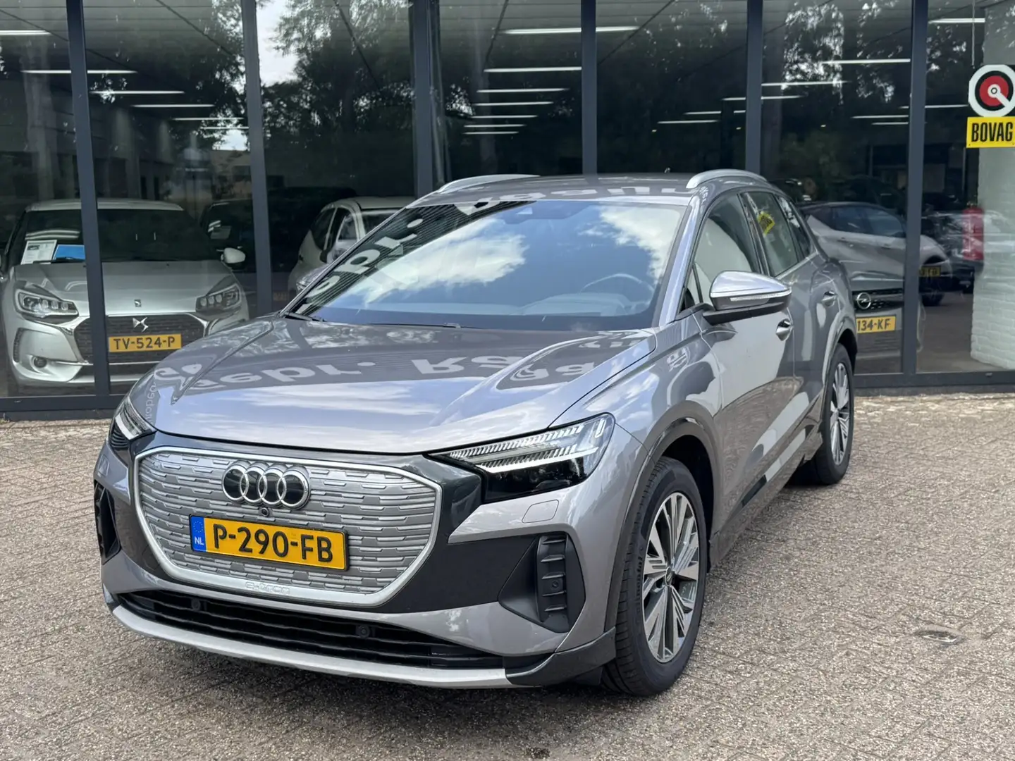 Audi Q4 e-tron 40 Launch edition Advanced Plus 77 kWh*17.272 nett Gris - 2