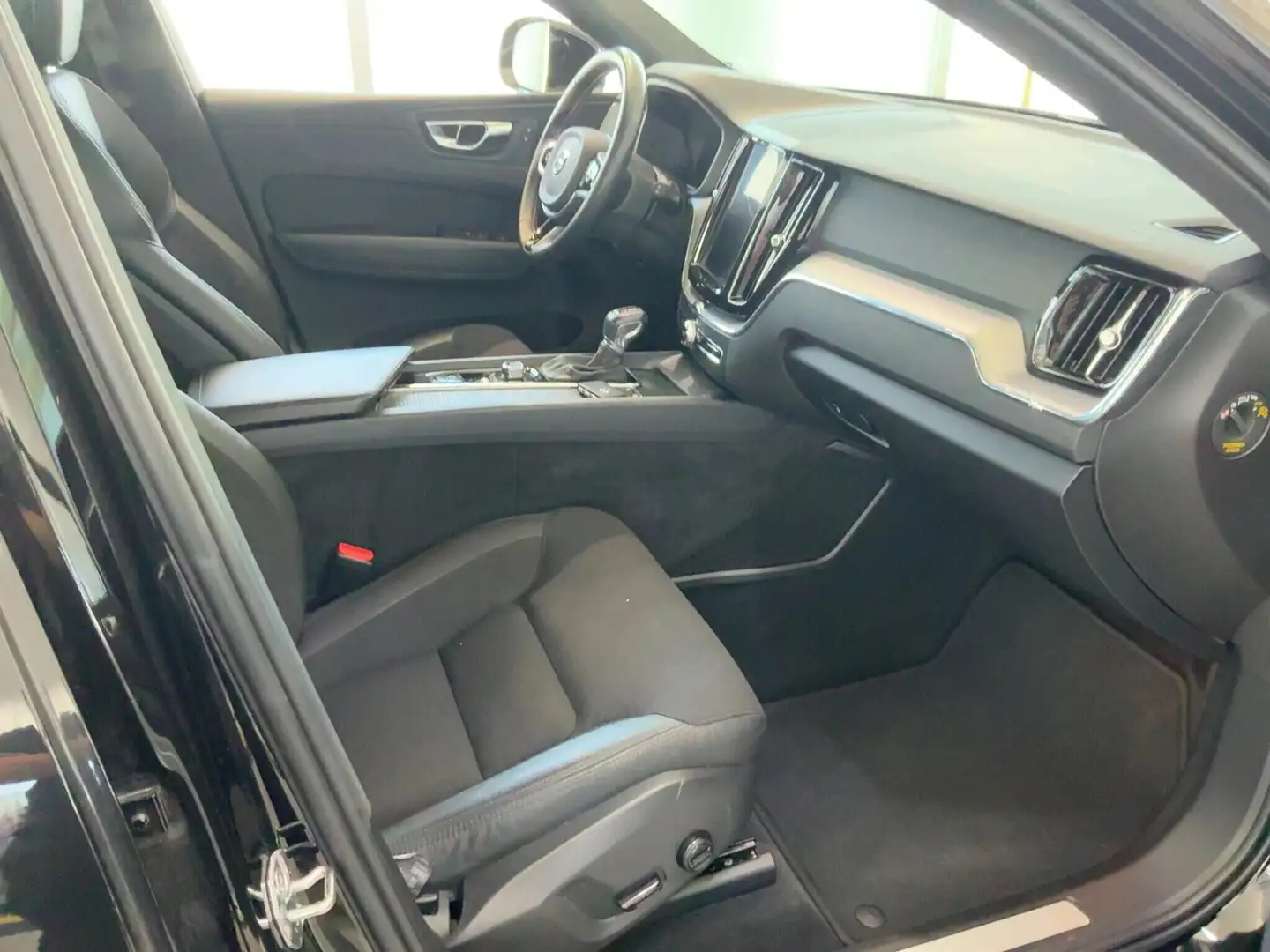 Volvo XC60 XC60 T4 Momentum Pro Geartronic Momentum Pro Schwarz - 2