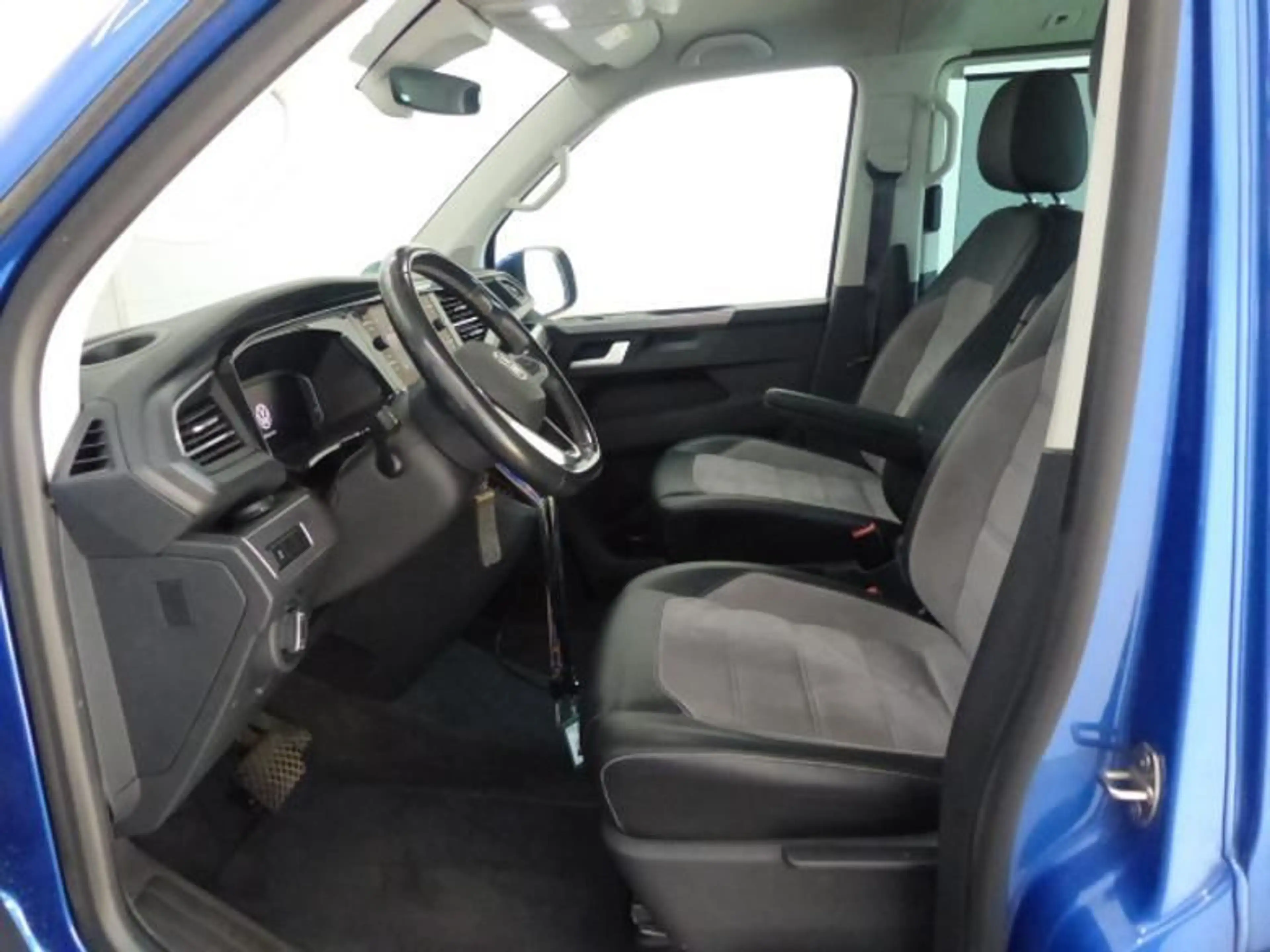 Volkswagen T6.1 Multivan 2.0 TDI DSG "Generation SIX" Navi — photo 5