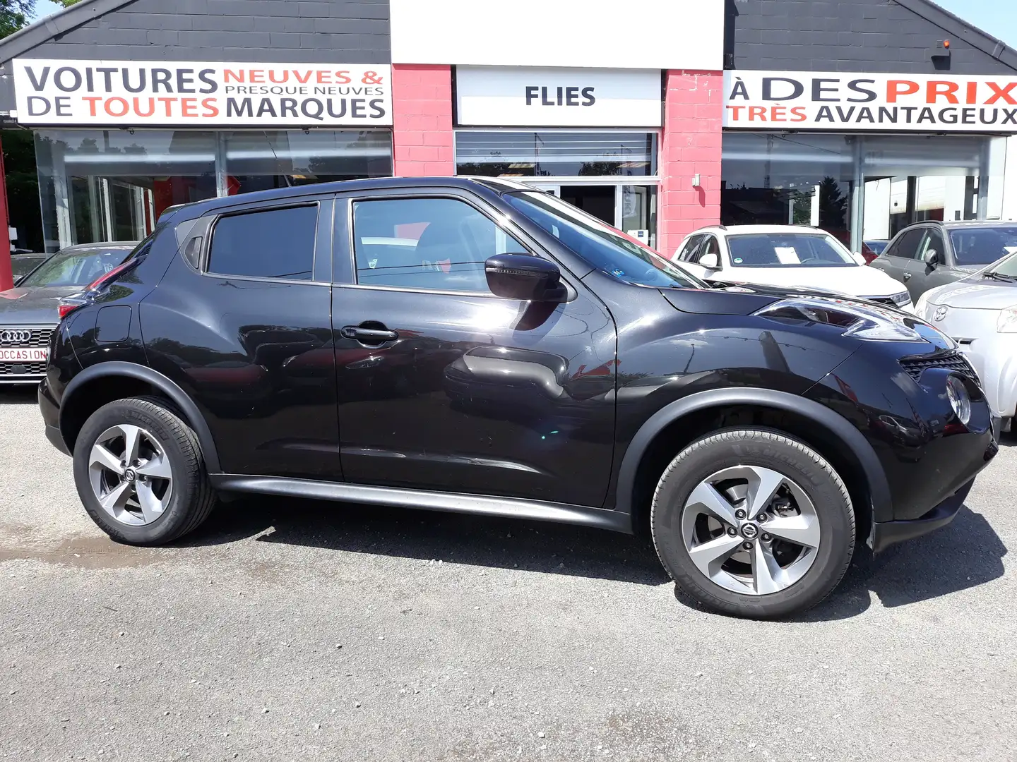 Nissan Juke 1.6i 2WD N-Connecta Zwart - 2