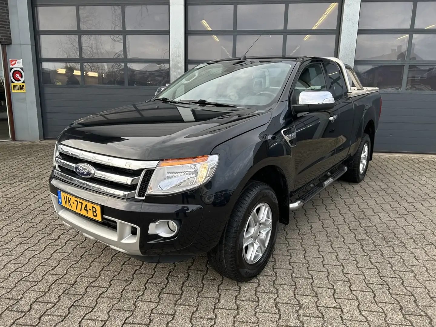 Ford Ranger 2.2 TDCi 150pk 4X4 Super Cab Limited Zwart - 1