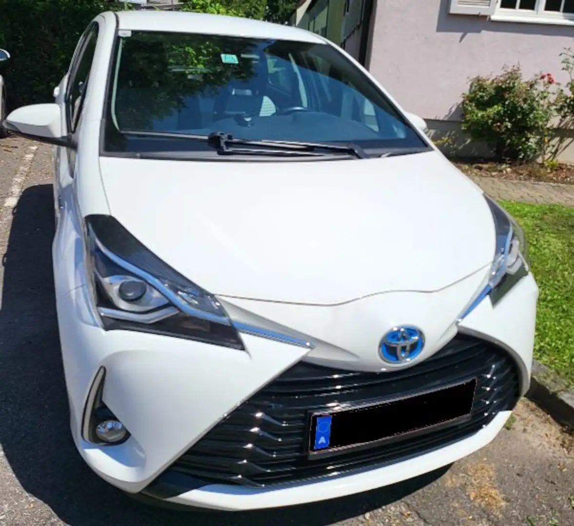 Toyota Yaris Yaris 1,5 VVT-i Hybrid Active Active Weiß - 1