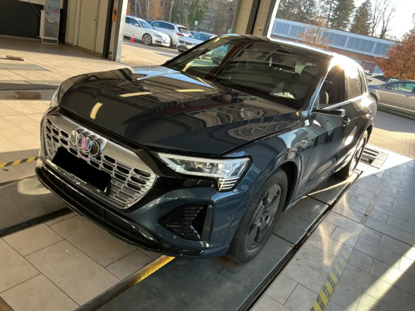 Audi Q8 e-tron 55 S line quat. HeadUp Navi ACC Matrix Blau - 2