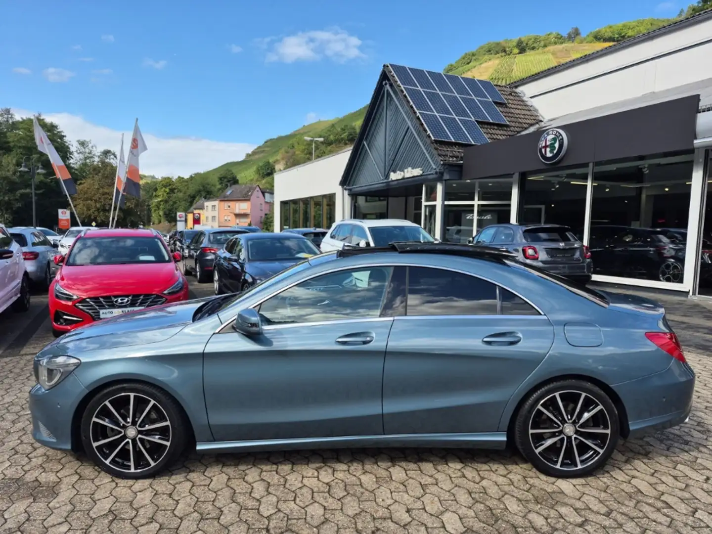 Mercedes-Benz CLA 200 Xenon Pano Nav SHZ Blau - 2