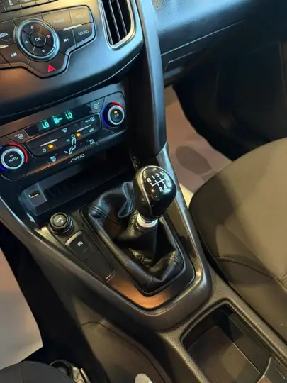 Ford Focus 2016, foto 15