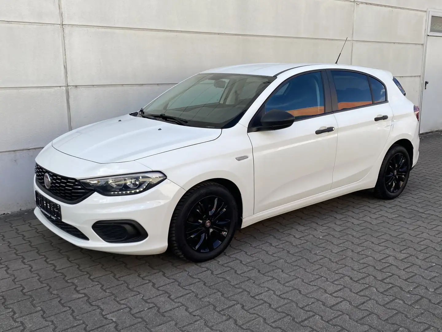Fiat Tipo 1.4 16V 70 Street ## Unfall ## Bianco - 2