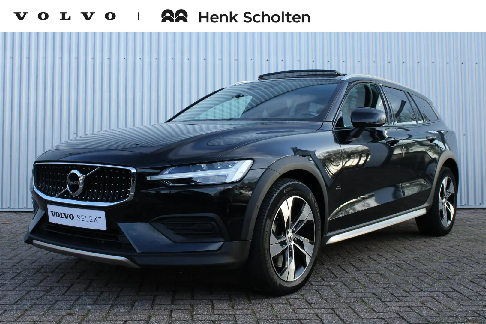 Volvo V60 Cross Country 2.0 B5 AWD Pro | Panoramadak | Bestuurdersstoel me Zwart - 1