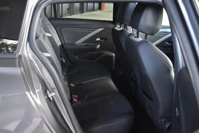 Opel Astra view 15