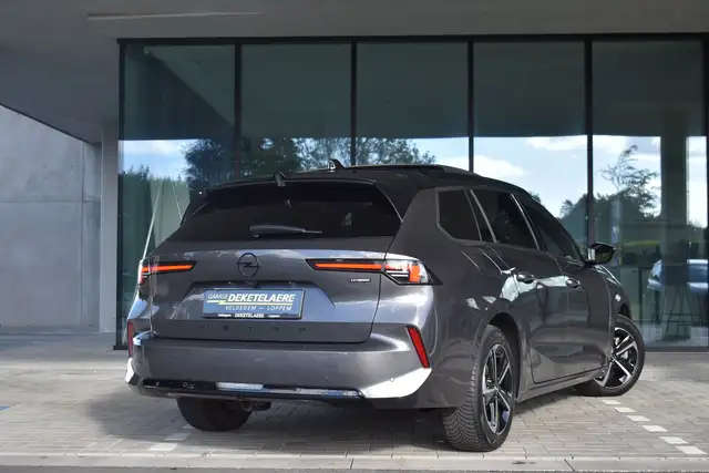 Opel Astra view 2