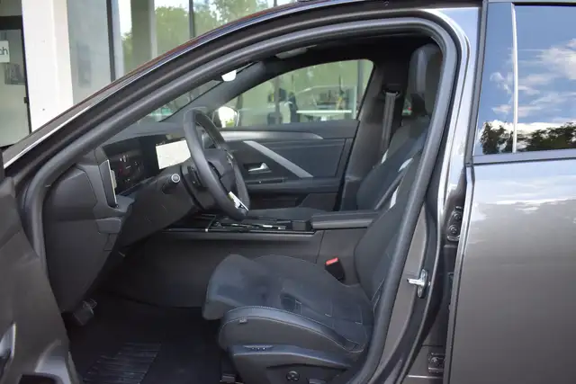 Opel Astra view 12