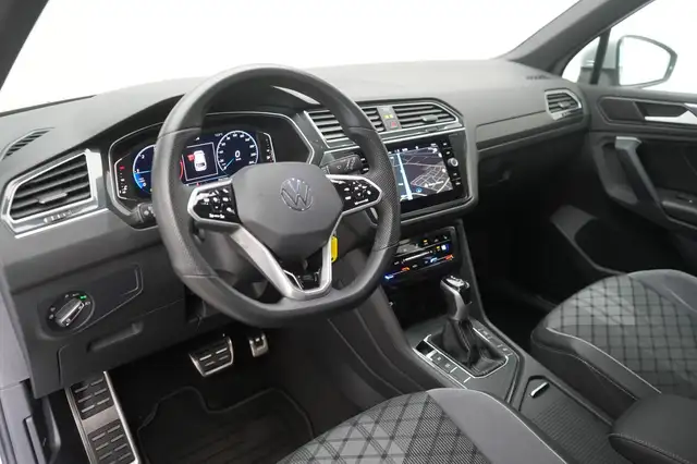 Volkswagen Tiguan view 12
