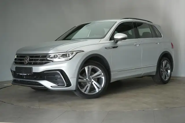 Volkswagen Tiguan view 3