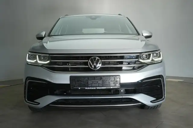 Volkswagen Tiguan view 2