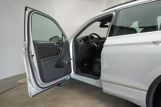 Volkswagen Tiguan view 11